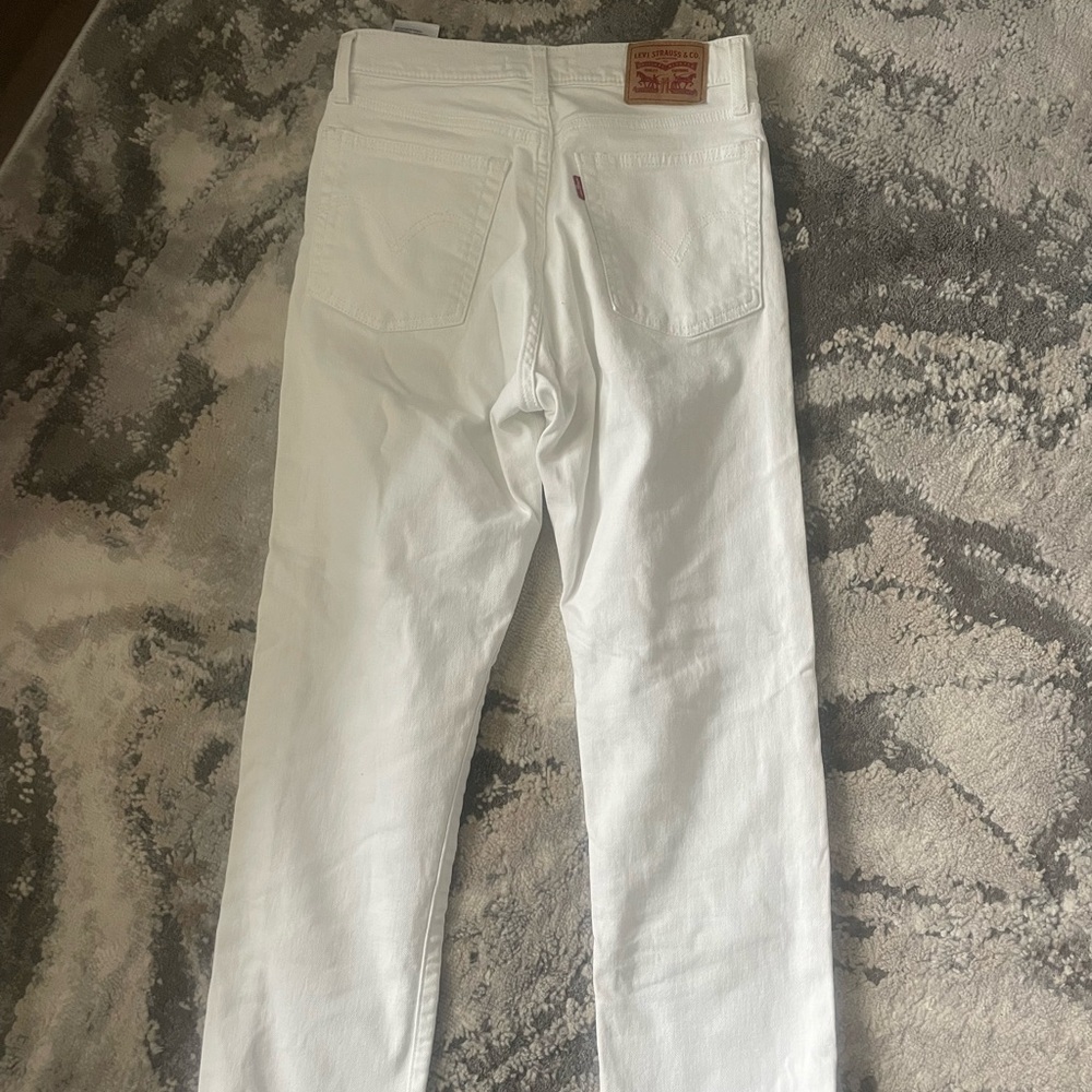 Levi’s Wedgie Straight White Jeans Size 29